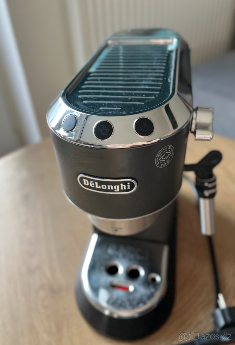 Kávovar DeLonghi Dedica Espresso EC 685.BK - 4