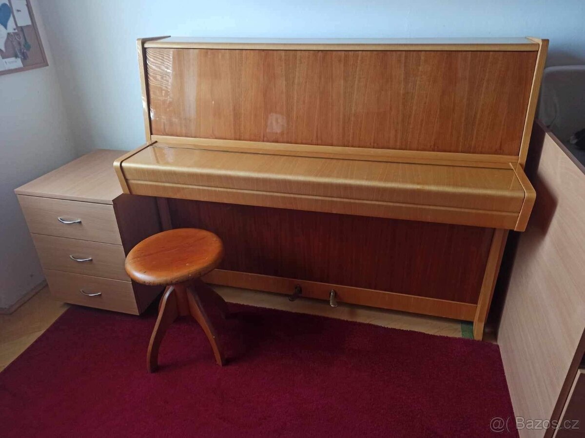 Prodám piano PETROF - 4