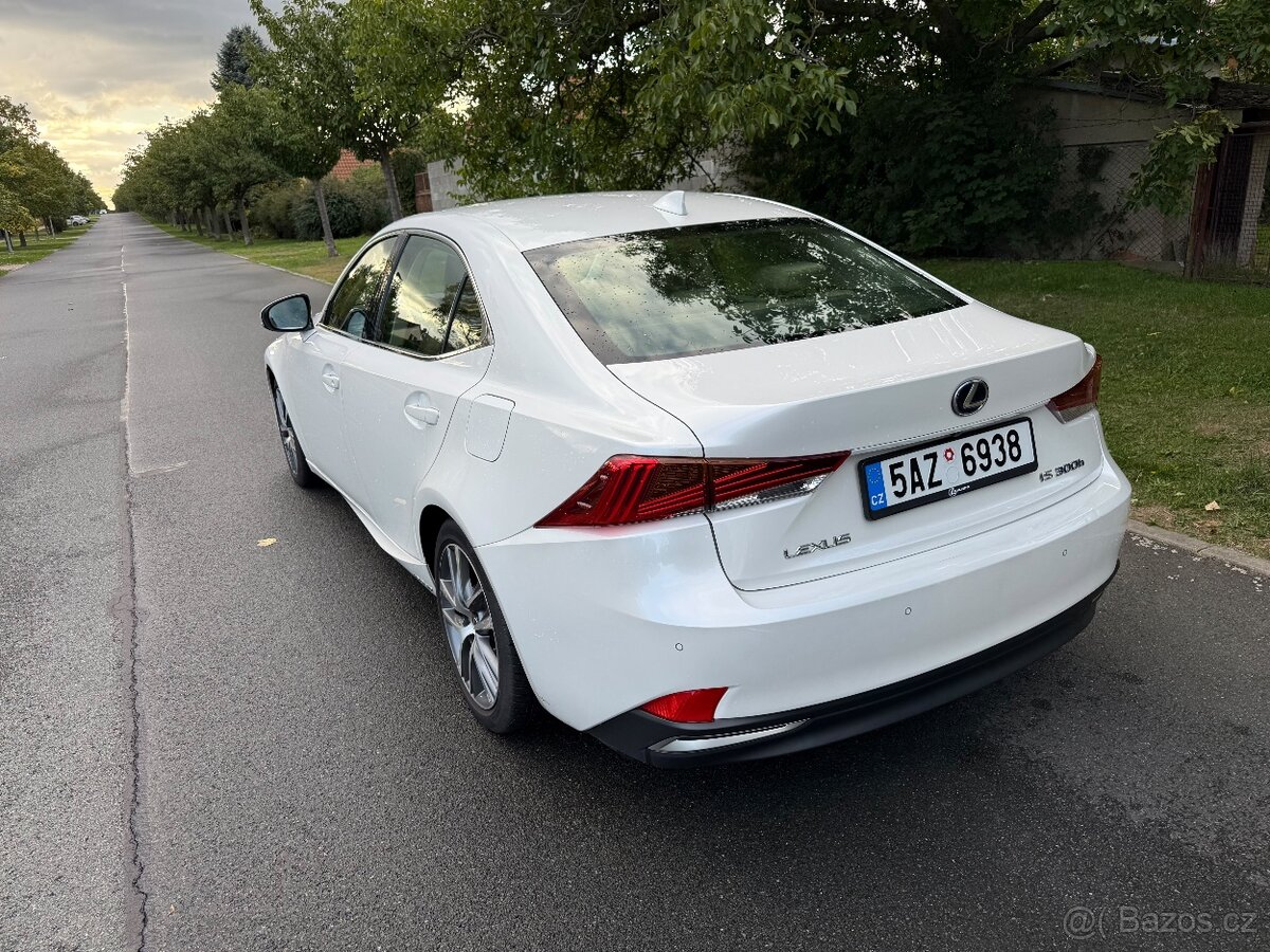 Lexus IS 300h - 4