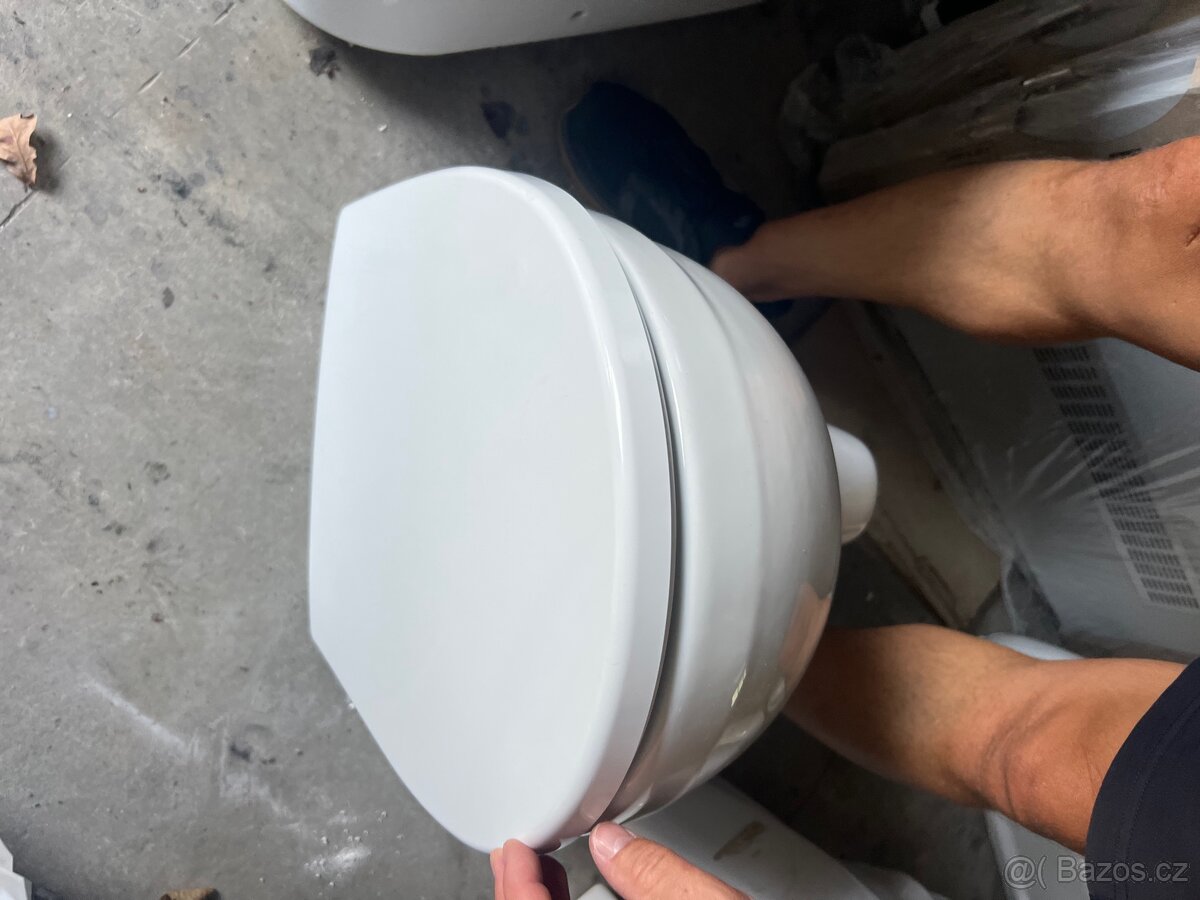 Prodam závěsné Wc včetně prkenka. - 4