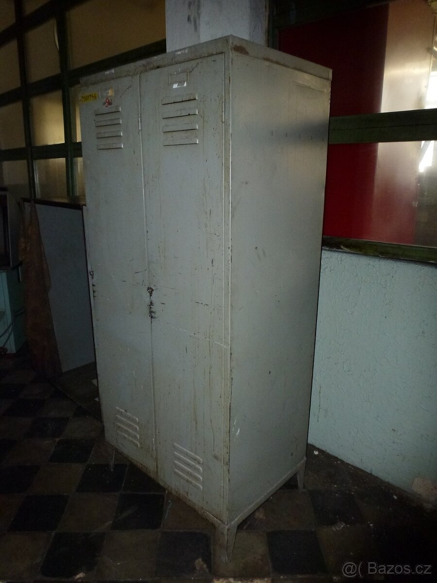 plechová šatní skříň - 4