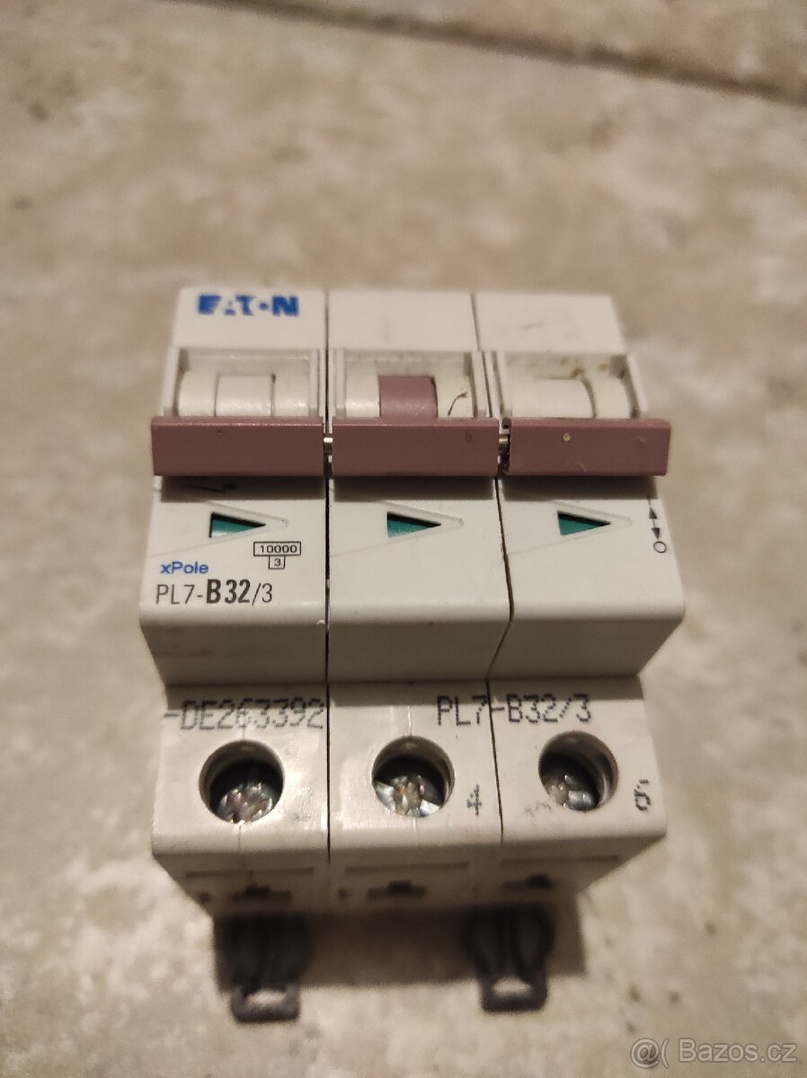 Třífázový jistič 32 A, Eaton - 4