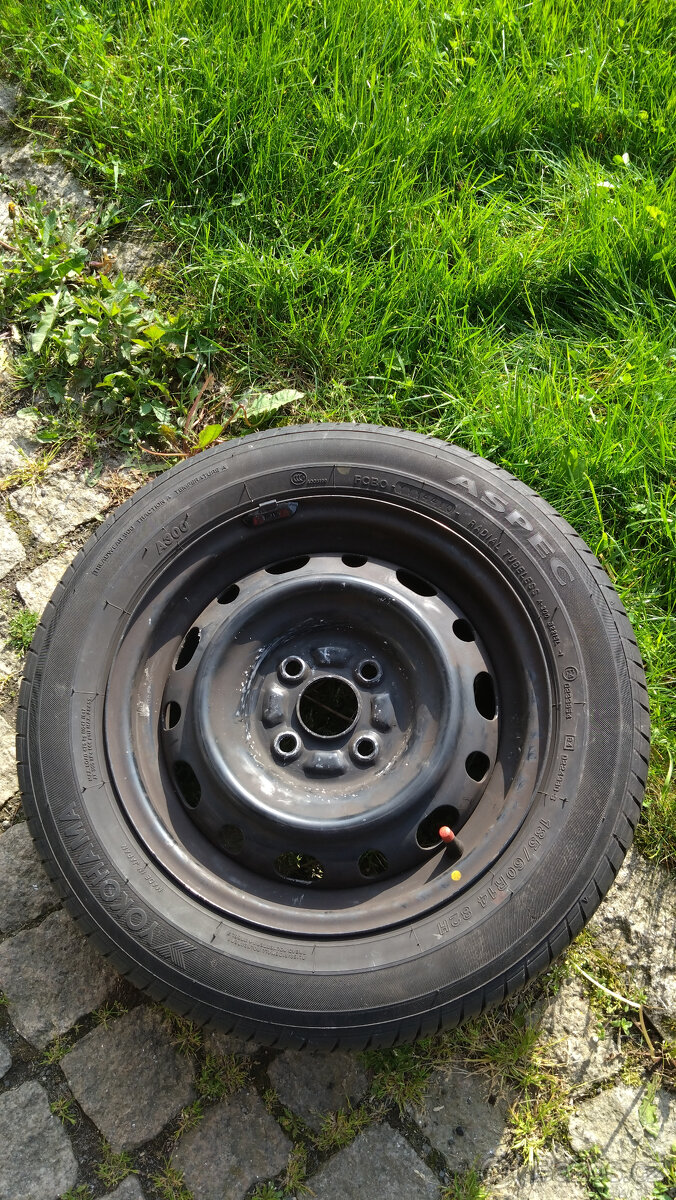 4ks letní pneu YOKOHAMA 185/60R14 82H vč. disků na Mazda 2 - 4
