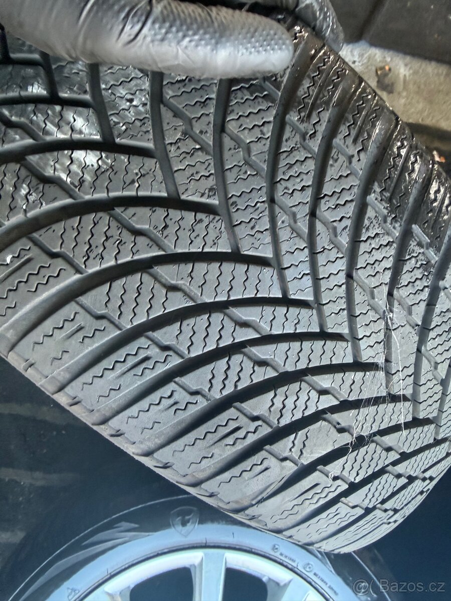 Zimní kola VW Škoda 215/55 R17 ET45 - 4