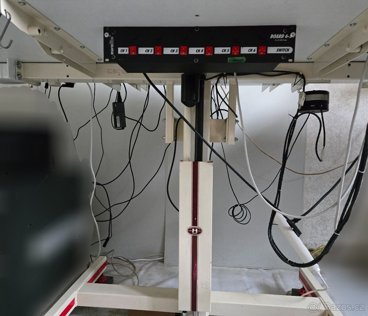 Speciální el. polohovací pracovní stůl - 4