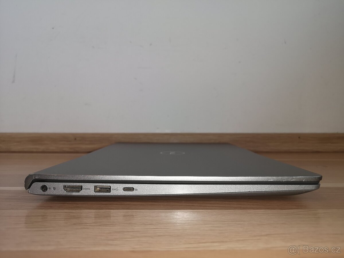 Desetijádrový notebook Dell Vostro 15 3530 - 4