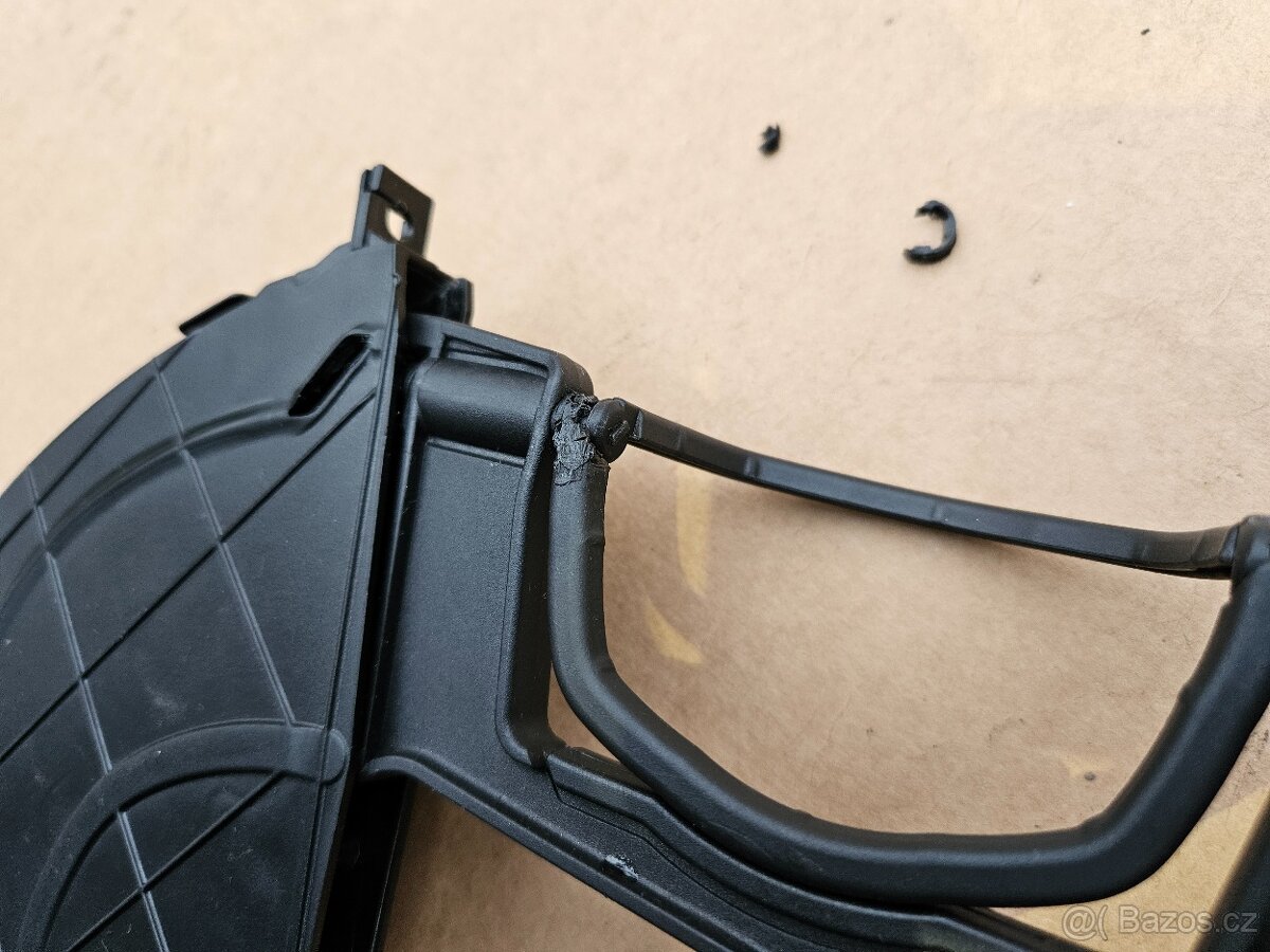 Škoda Fabia 1 držák nápojů originál - 4