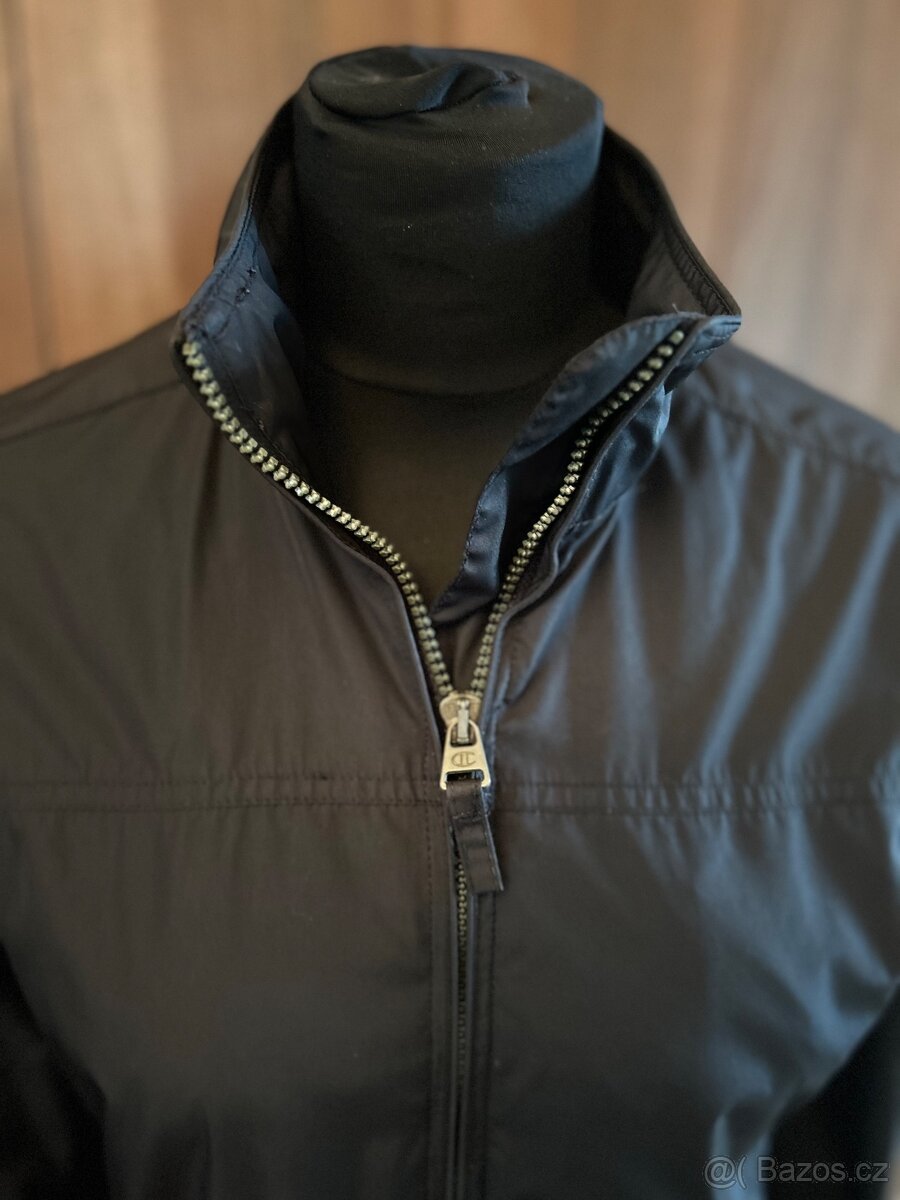 Champion černá bunda PC 2190,- - 4