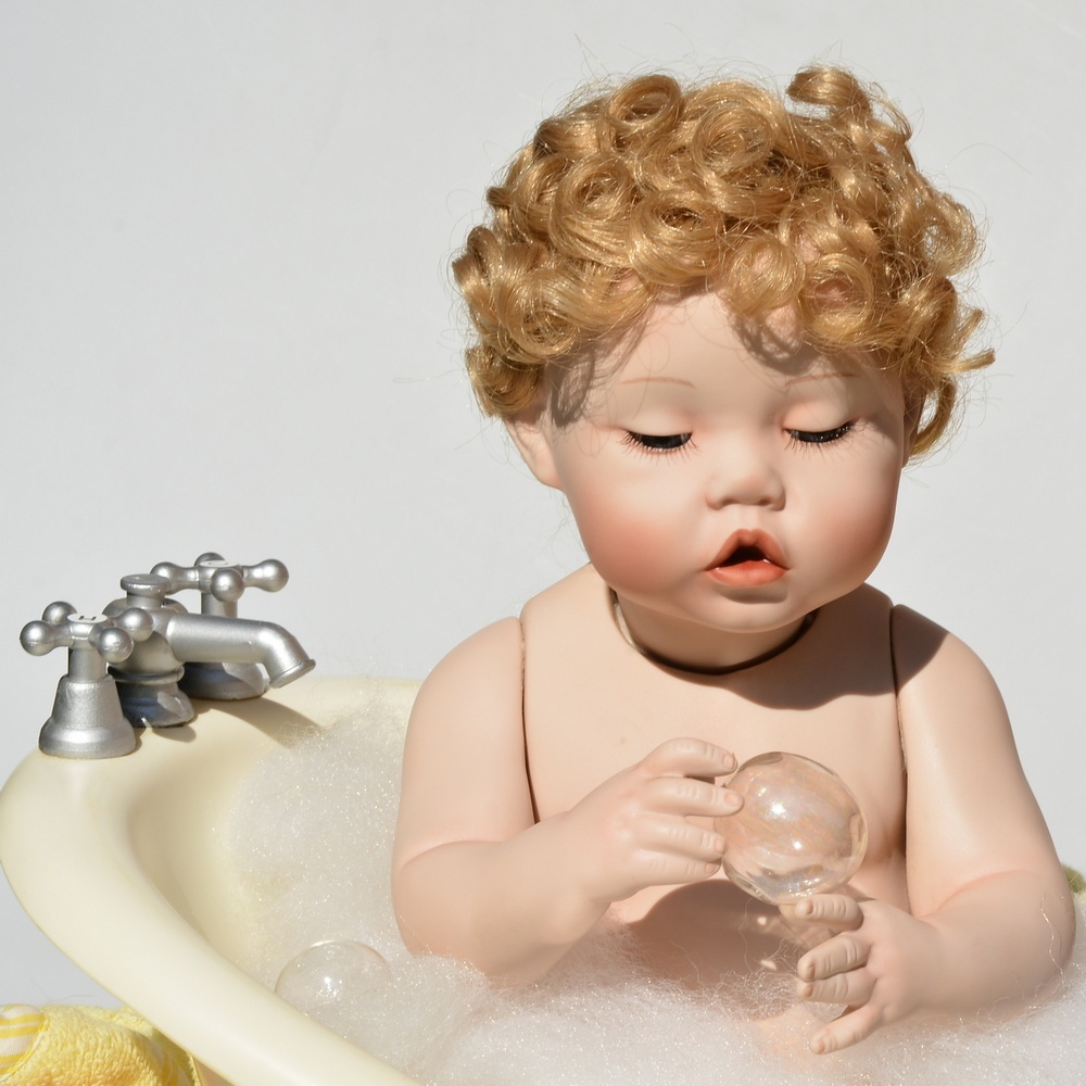 Porcelánová panenka +vanička +kachna +bublinky +kožíšek - 4