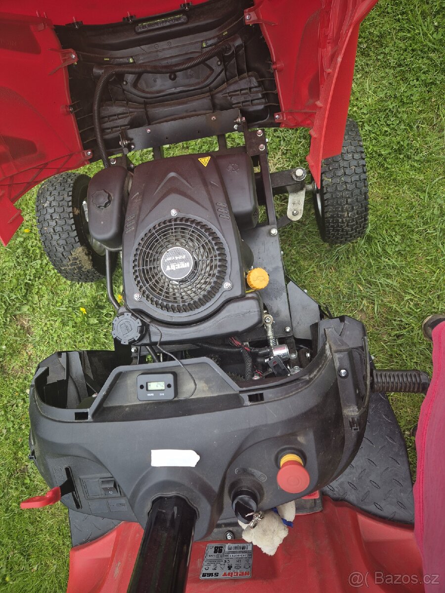 Prodám zahradní traktor Hecht - 4
