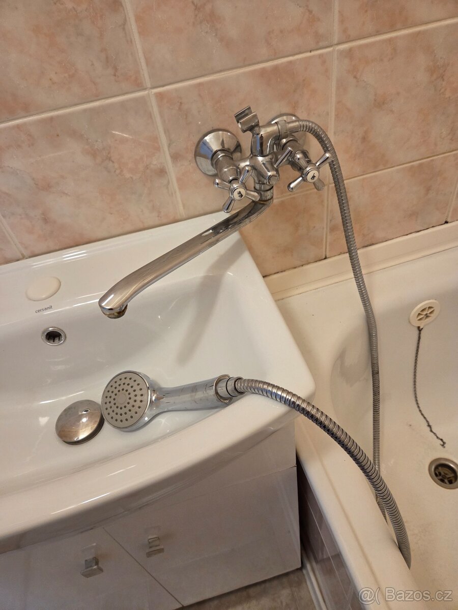 Koupelnová skříňka s umyvadlem - 4