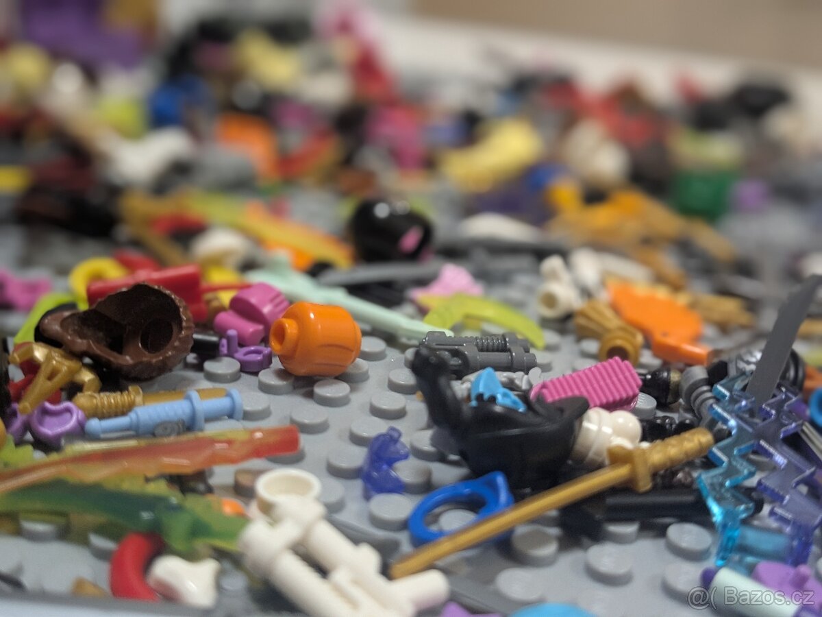 Lego doplňky k minifigurkám - 4
