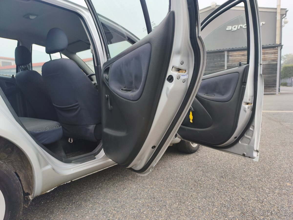 yaris 1.0 top stav - 4