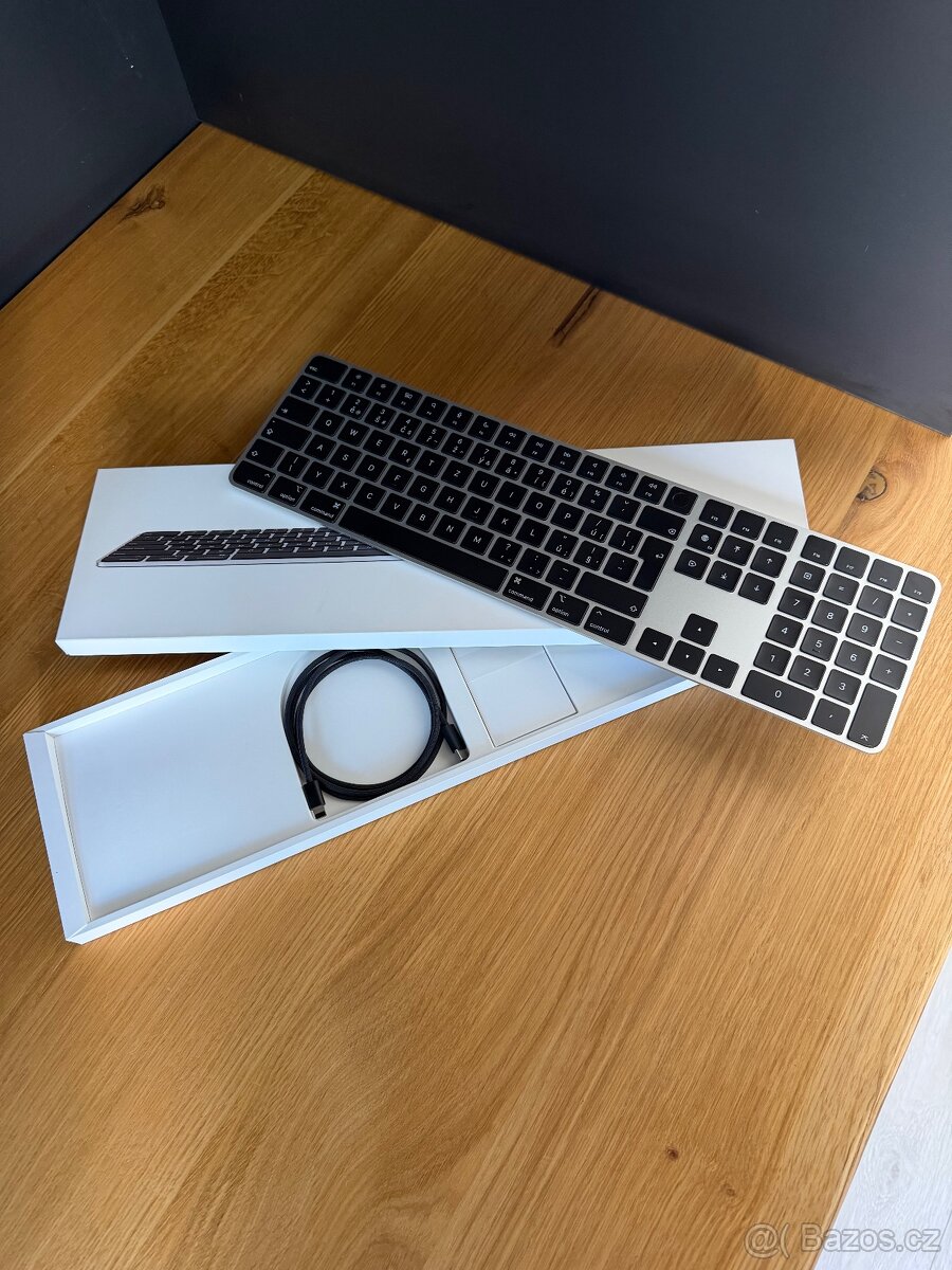 Apple Magic Keyboard s Touch ID + Numeric Keypad – CZ, Black - 4