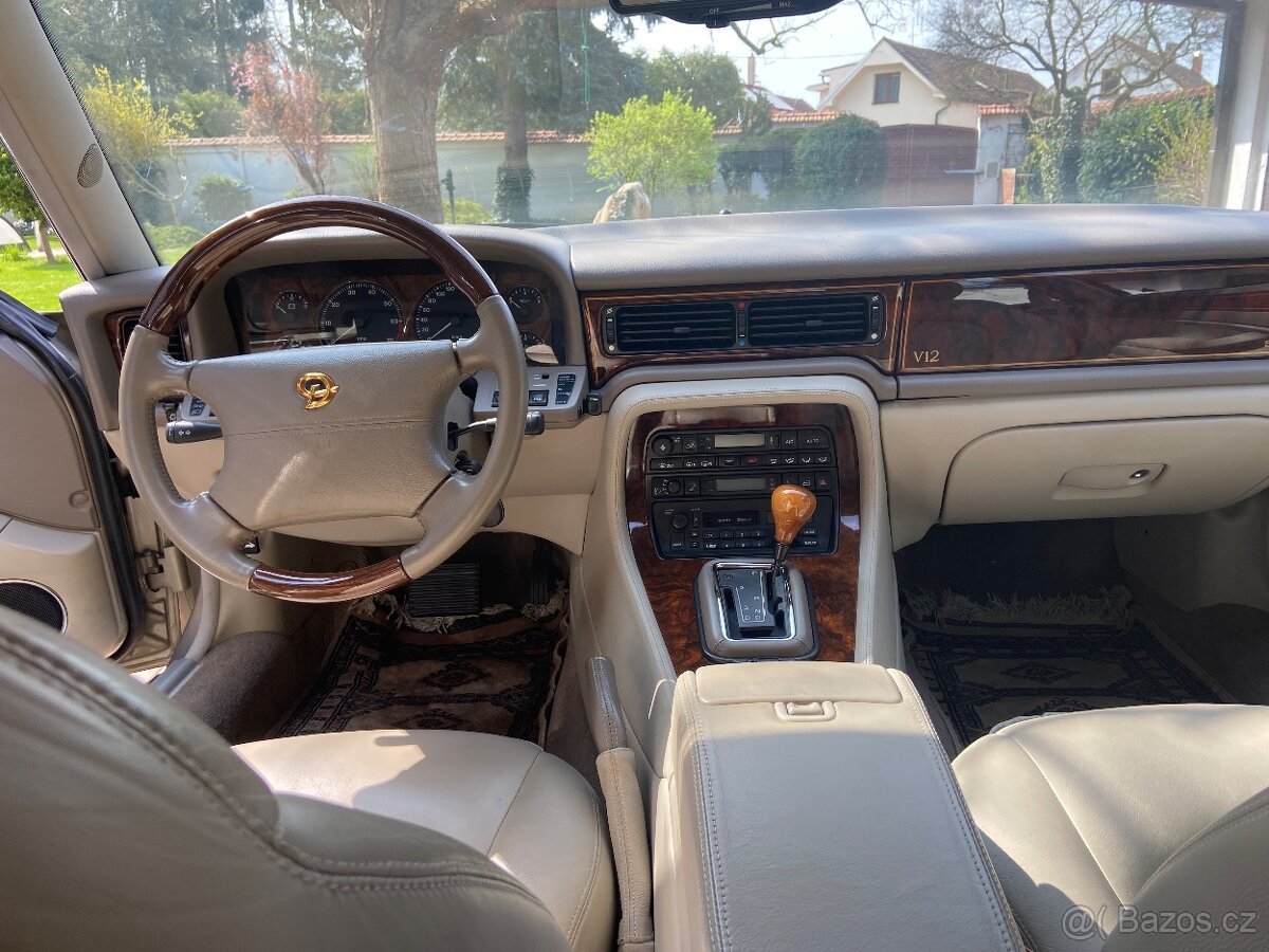 Jaguar Daimler Double six - 4