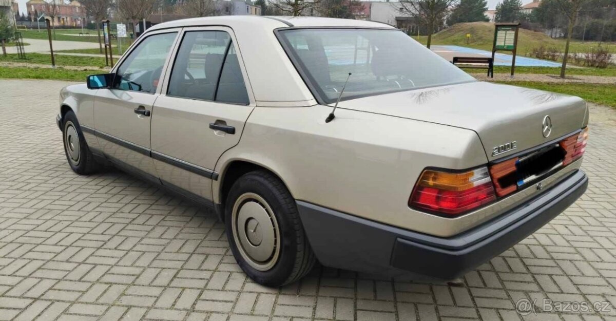 Mercedes-Benz 200E - 4