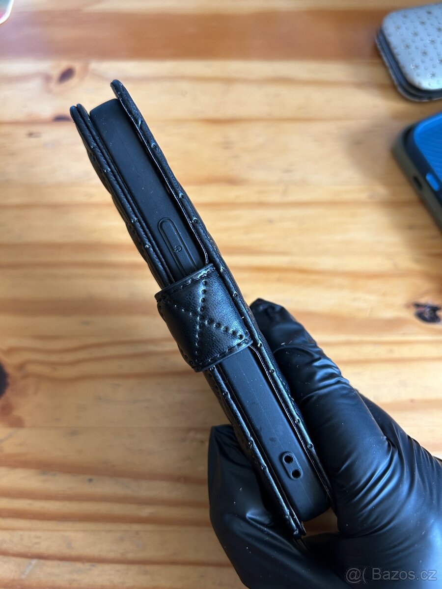 Zavírací kryt na iPhone 14 - 4