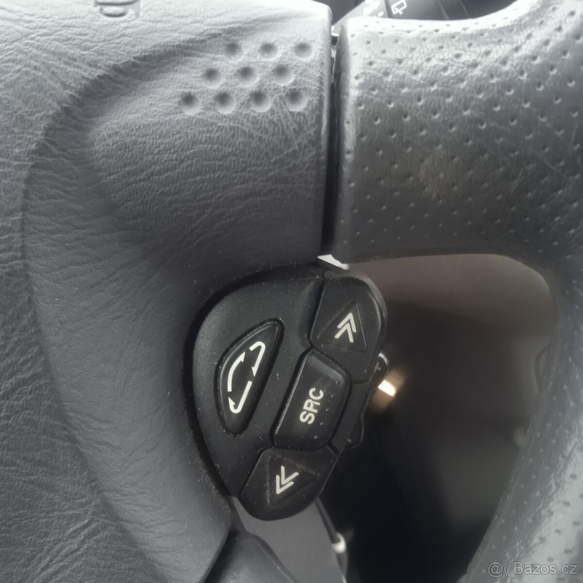 Nissan Almera Tino - 4