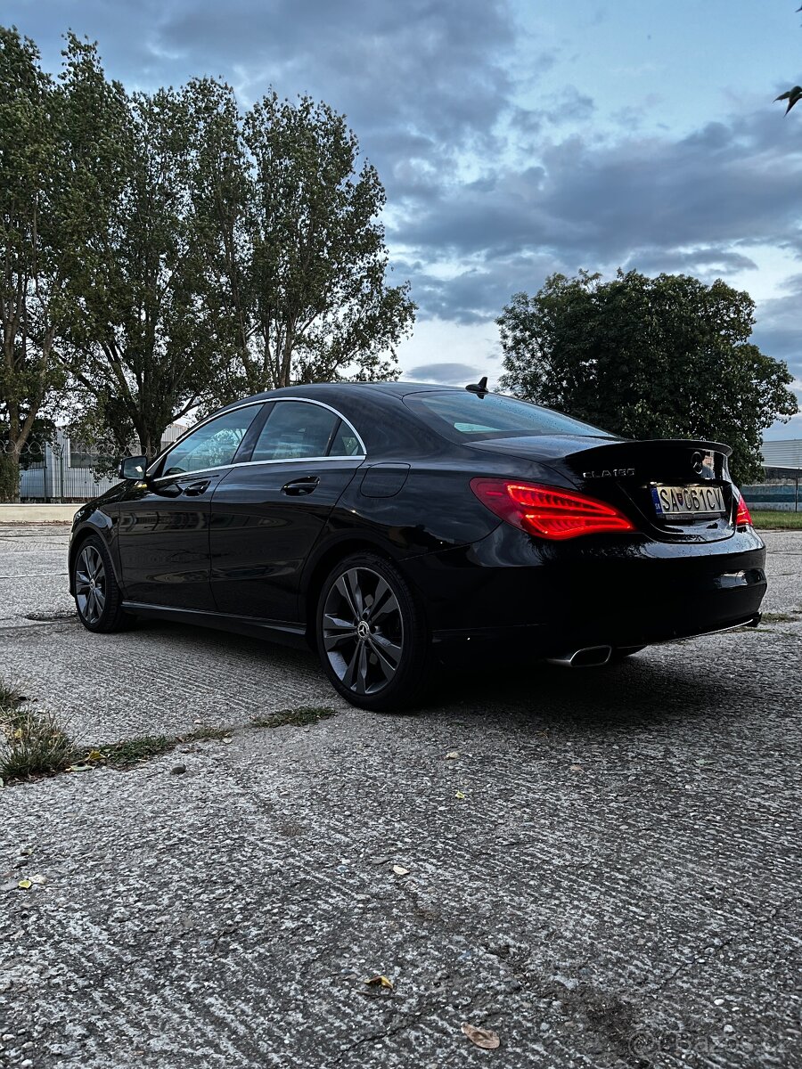 Mercedes Benz CLA - 4