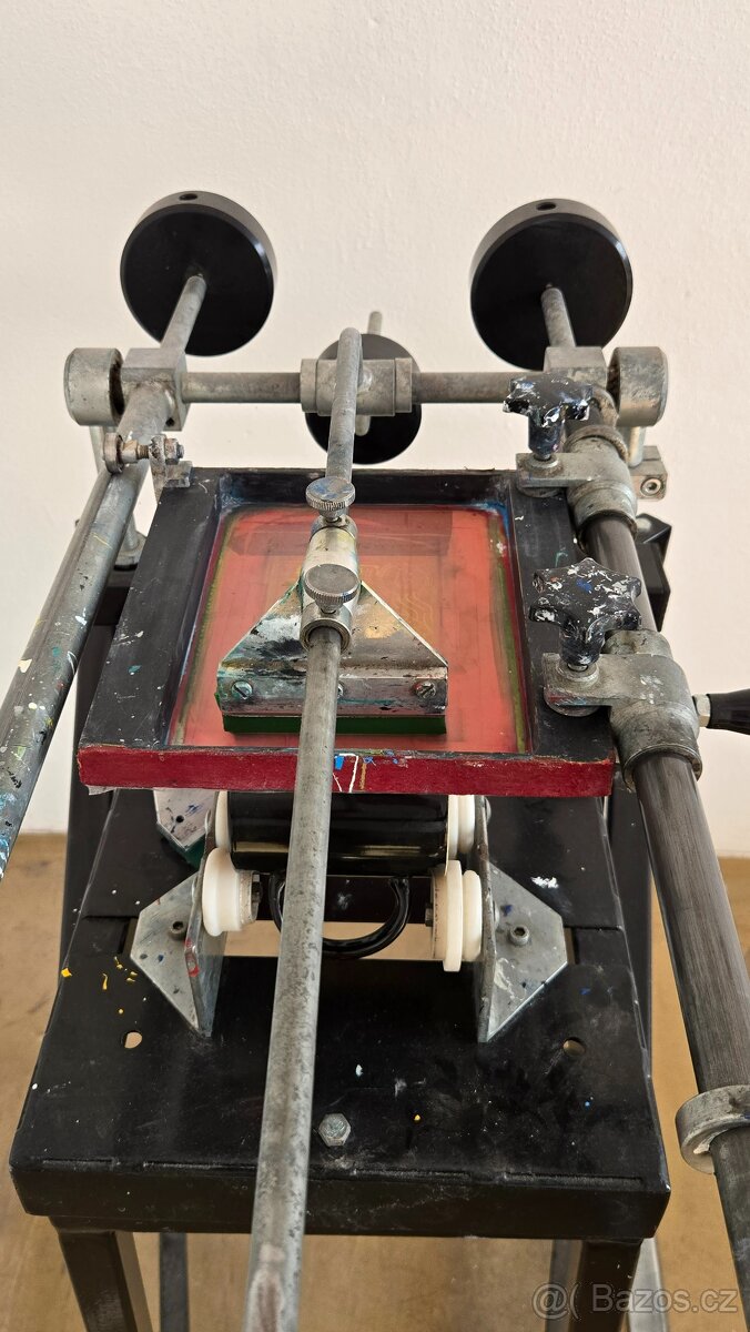 Stroj na potisk kulatých předmětů – sítotisk - 4