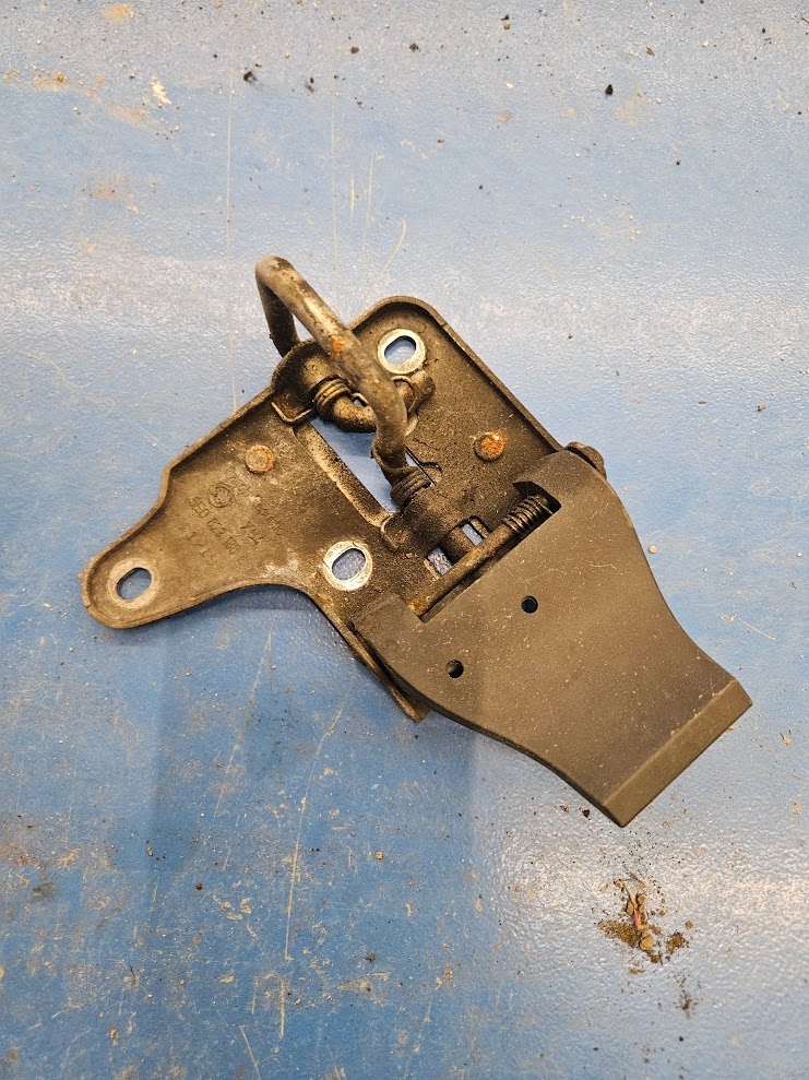 Nahradni dily kapoty octavia 3 - 4