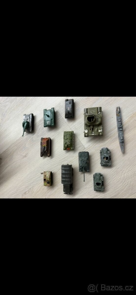 Stará autíčka a tanky - 4