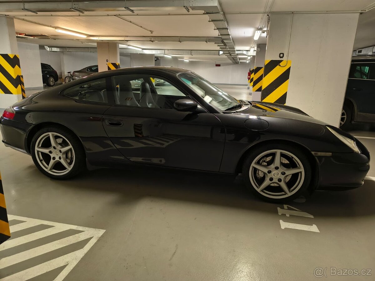 Porsche 911 CARRERA 4 - 4