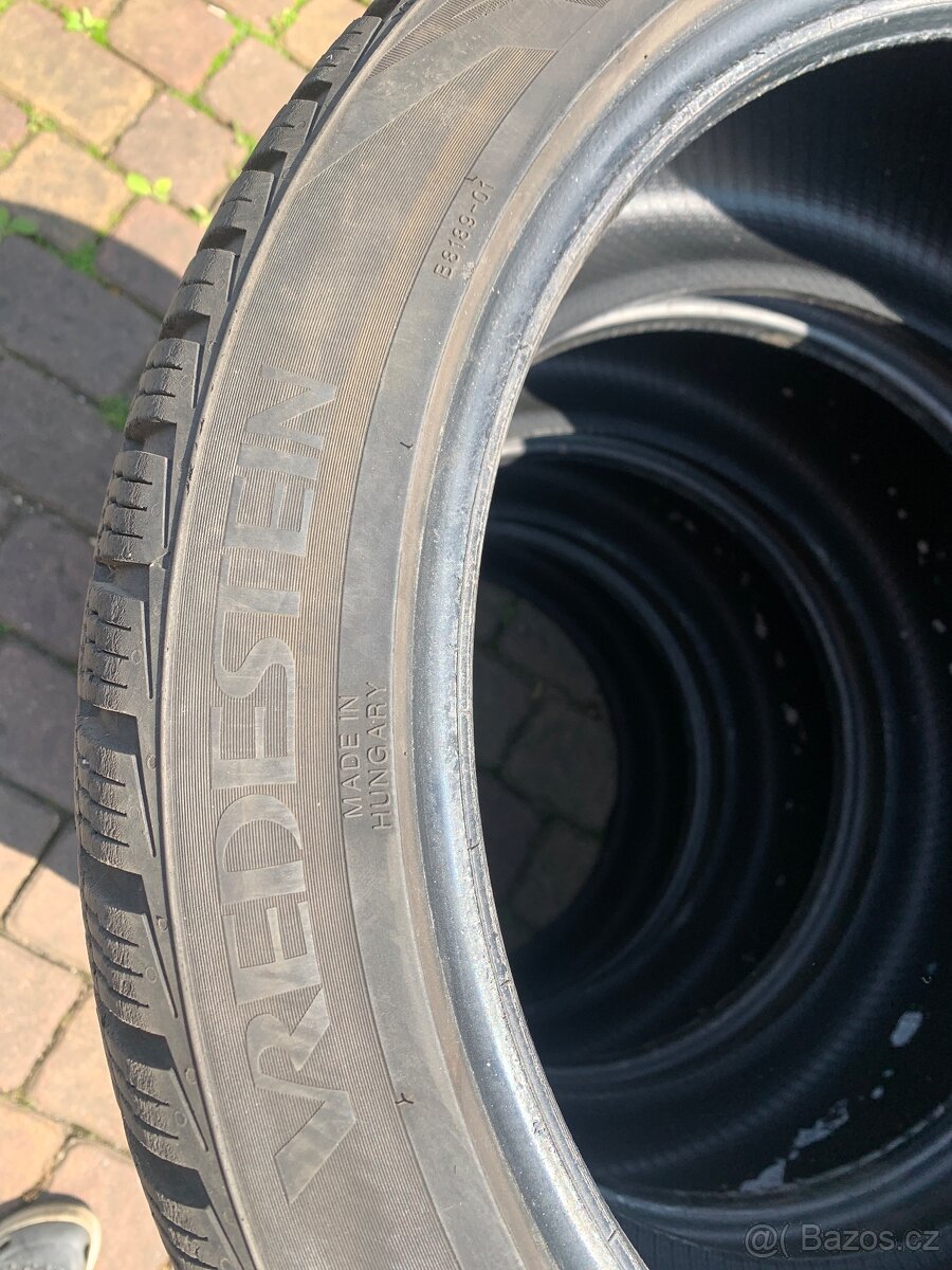 CELOROČNÍ 235/40 R18 VREDESTEIN - 4