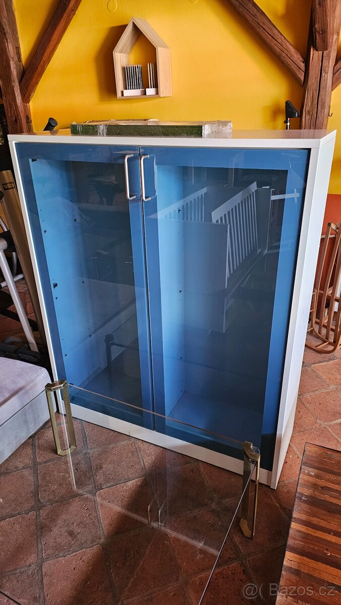 Prosklená obýváková vitrína. - 4