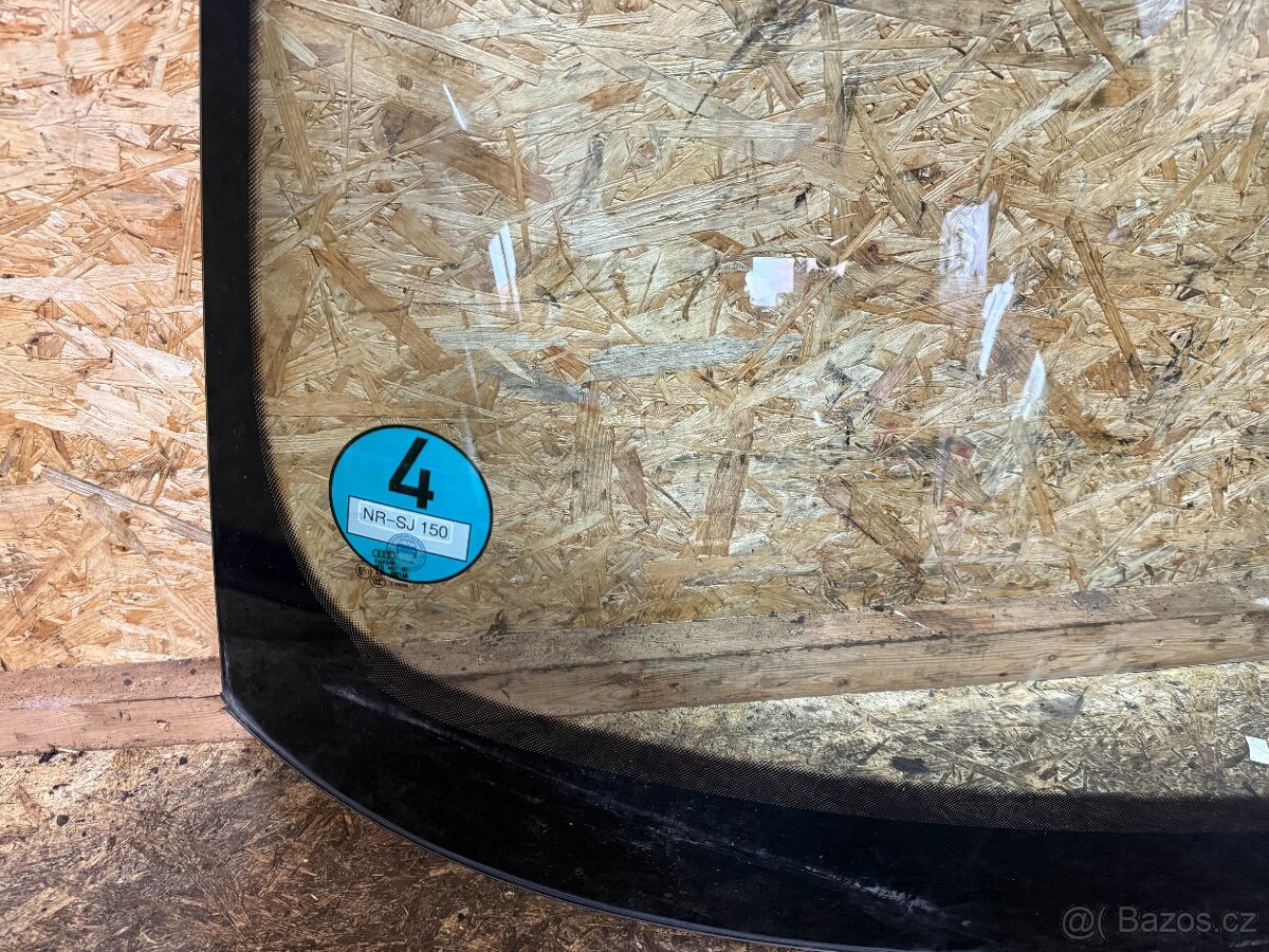 ČELNÍ OKNO AUDI A1 2012 - 4