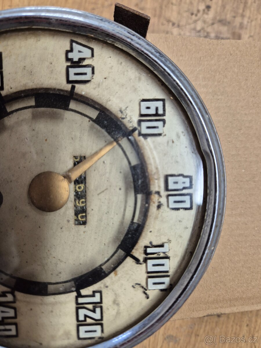 Tatra 600 tachometr - 4