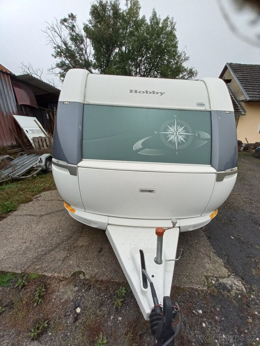 Prodám obytný přivěs Hobby 560 CFE - 4
