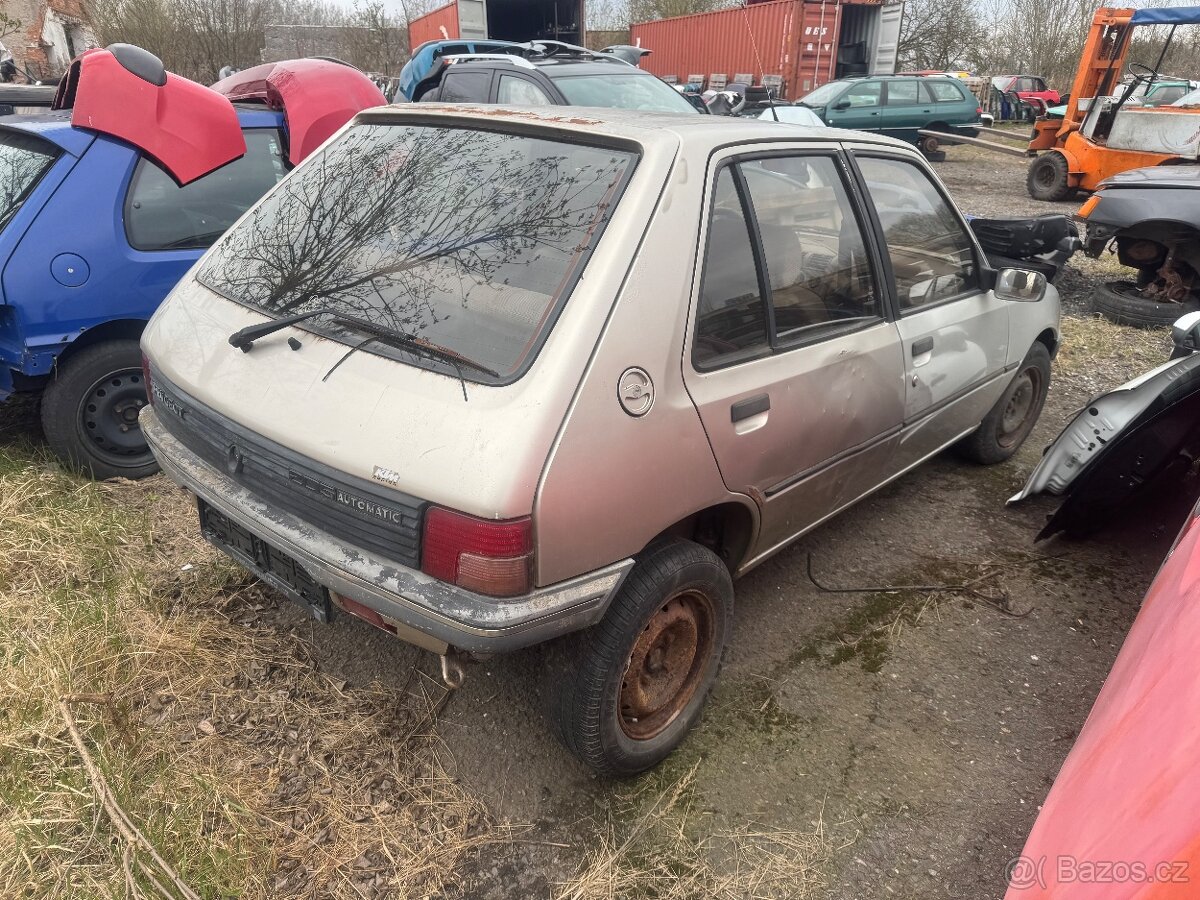Díly z vozu Peugeot 205 automatik - 4
