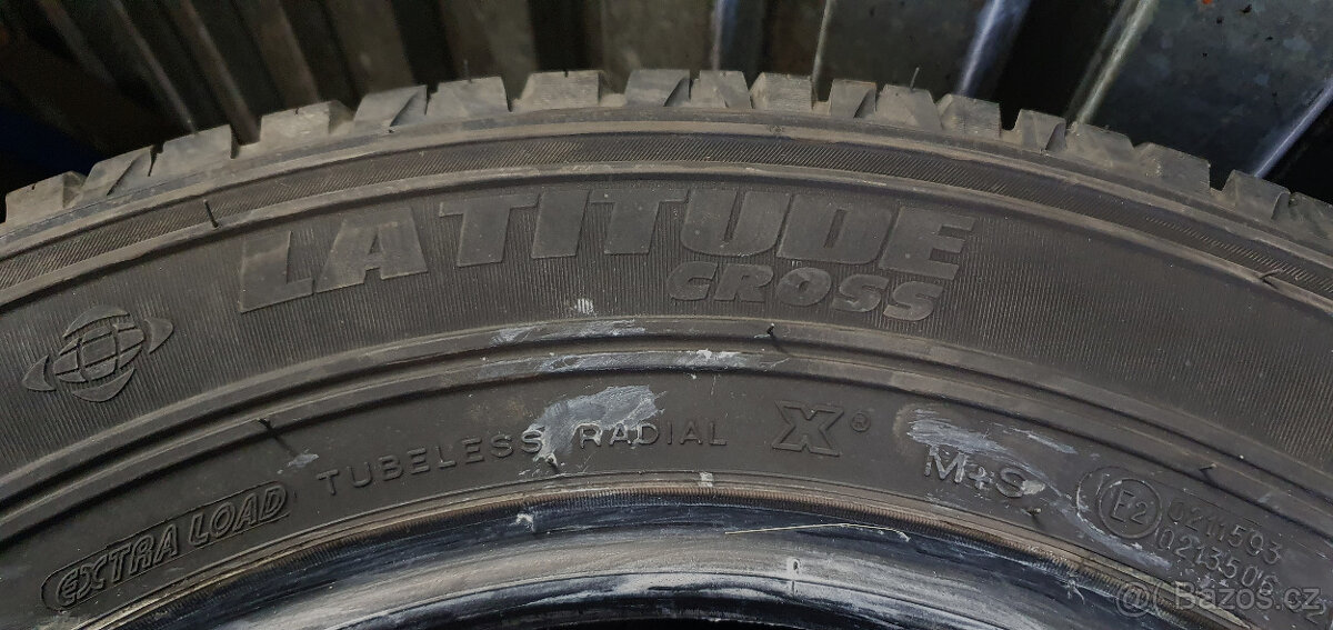 SUV pneu 215/70/16" 104H - Michelin Latitude Cross 2ks.