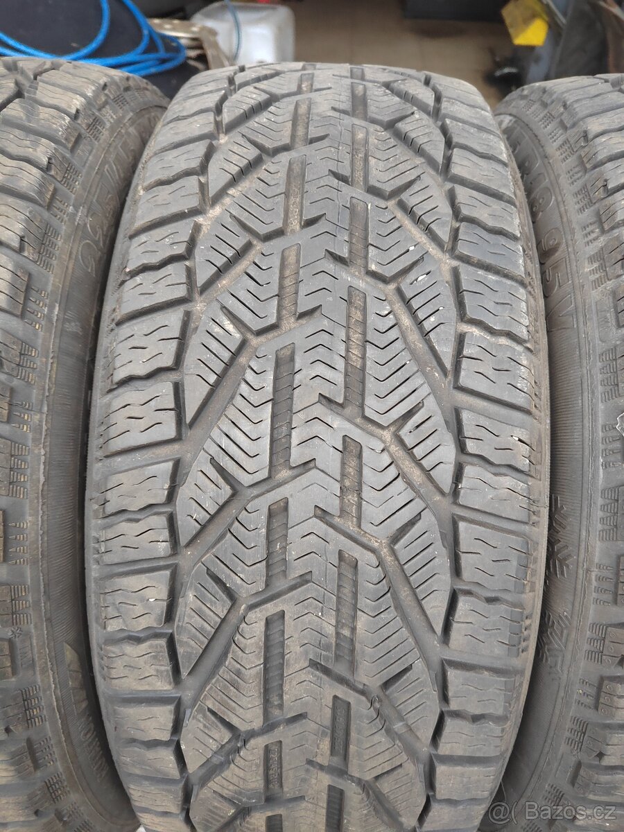 Prodám zánovní zimní pneu 225/45/18 Riken Snow 95V - 4