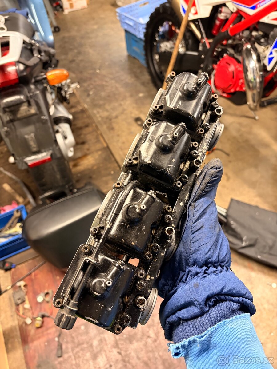 Kawasaki Gpz 900 - 4