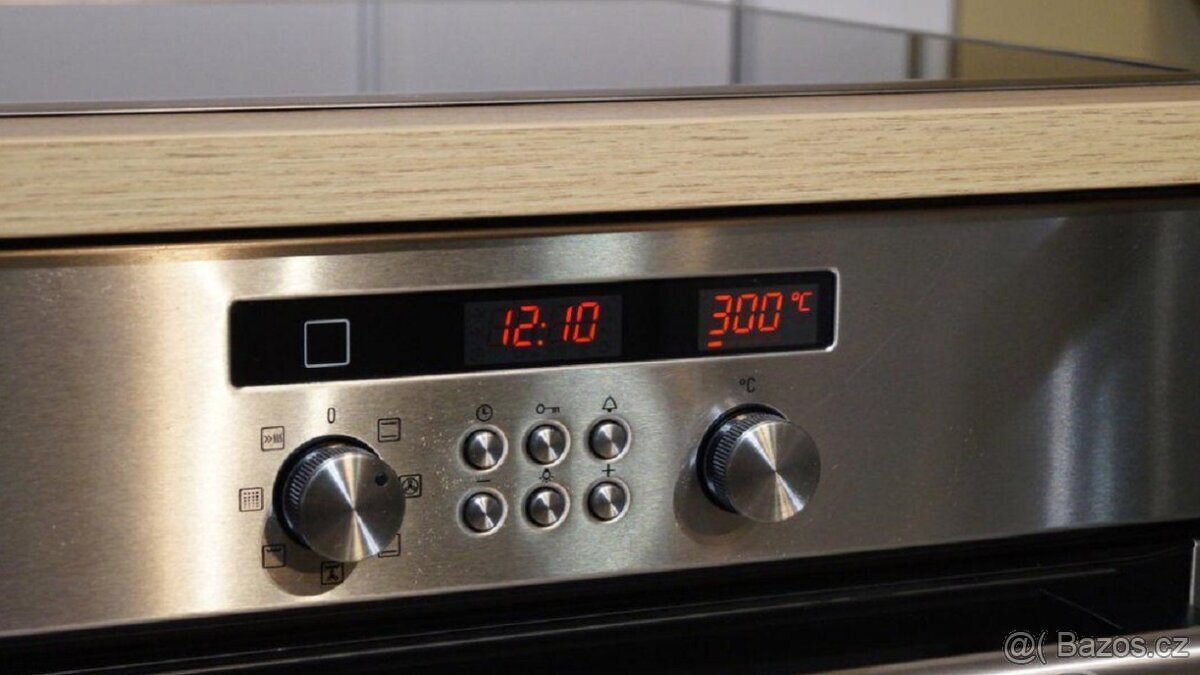 Nerezová vestavná trouba Siemens HB 650511 - 4