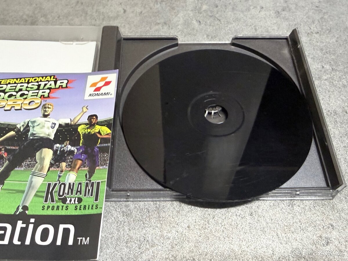 - PS1 hra International Superstar Soccer Pro - - 4