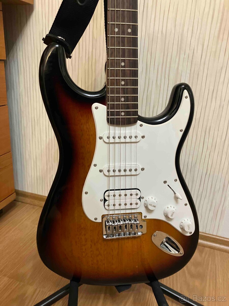 Elektrická kytara s bohatým příslušenstvím - 4