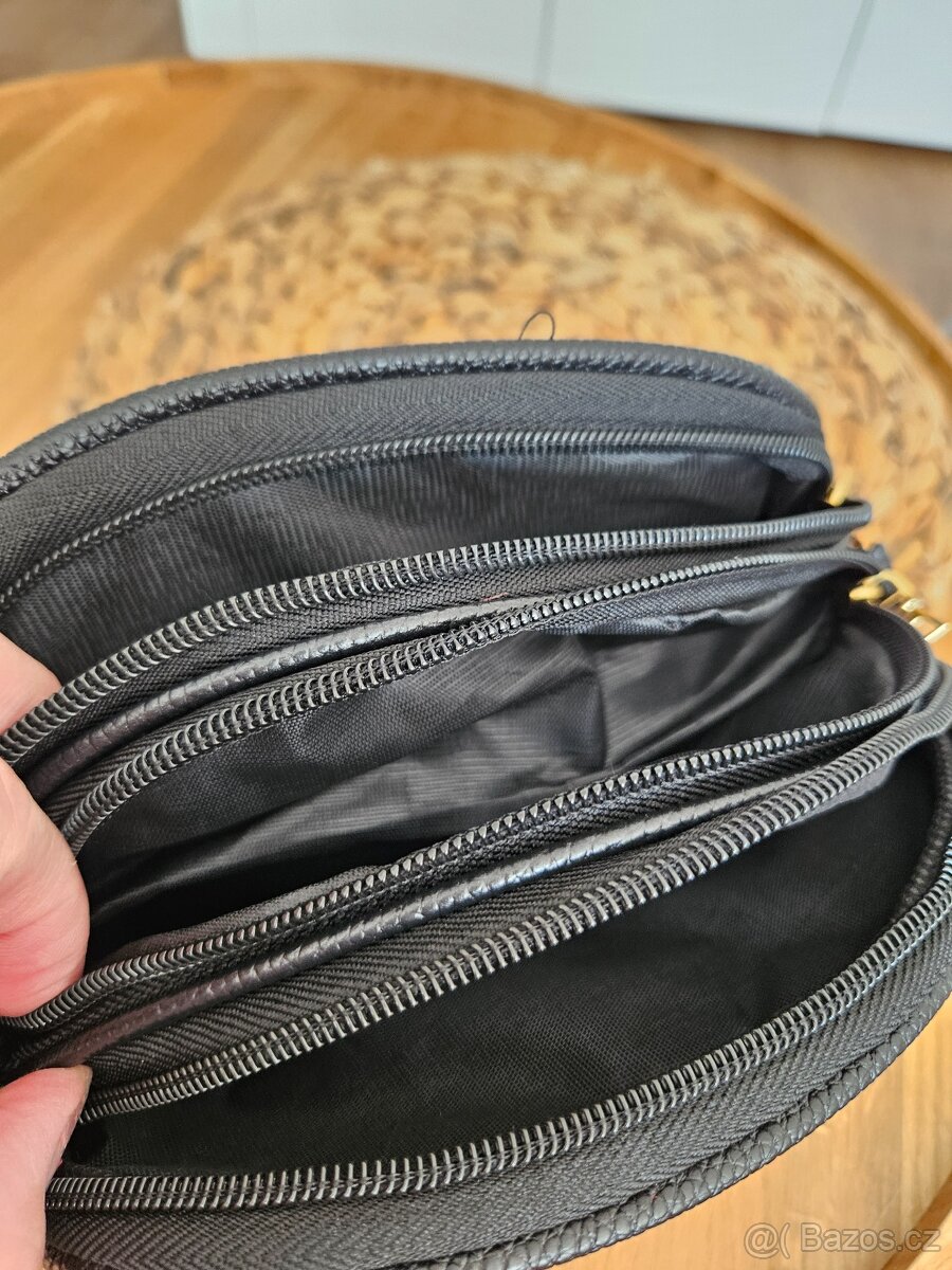 Krásná nová kabelka, tři oddělené kapsy - 4