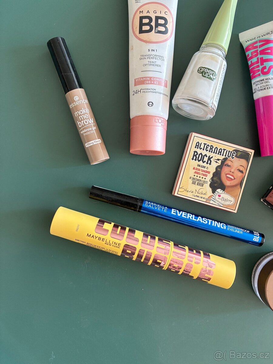 Sada dekorativni kosmetiky - 4