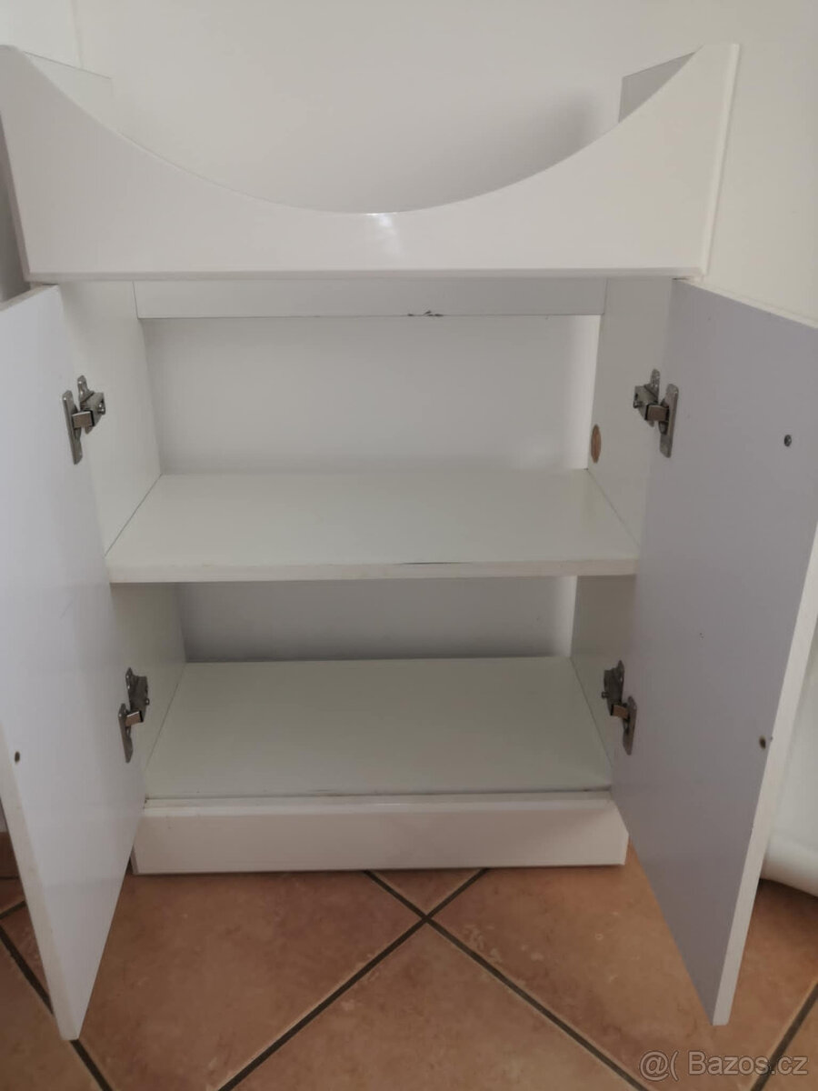 Koupelnový nábytek s umyvadlem - 4