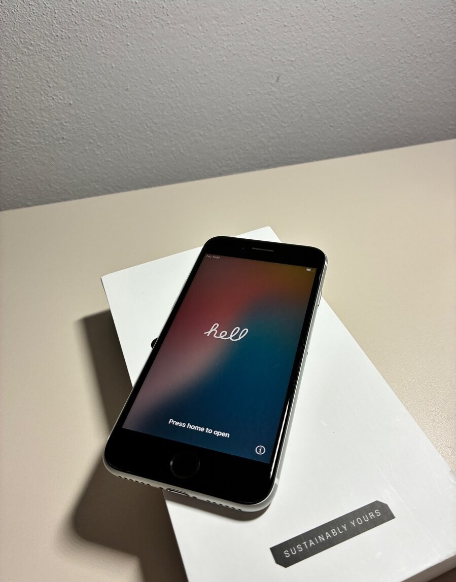 Apple iPhone SE 2020 64GB - S príslušenstvom - 4