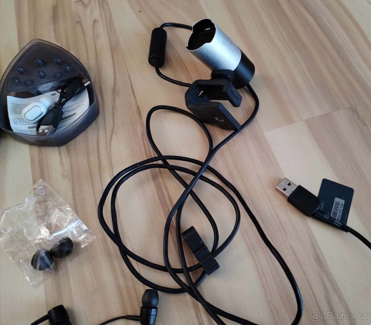 HD kamera Lifecam Studio Microsoft, 3x sluchátka - 4