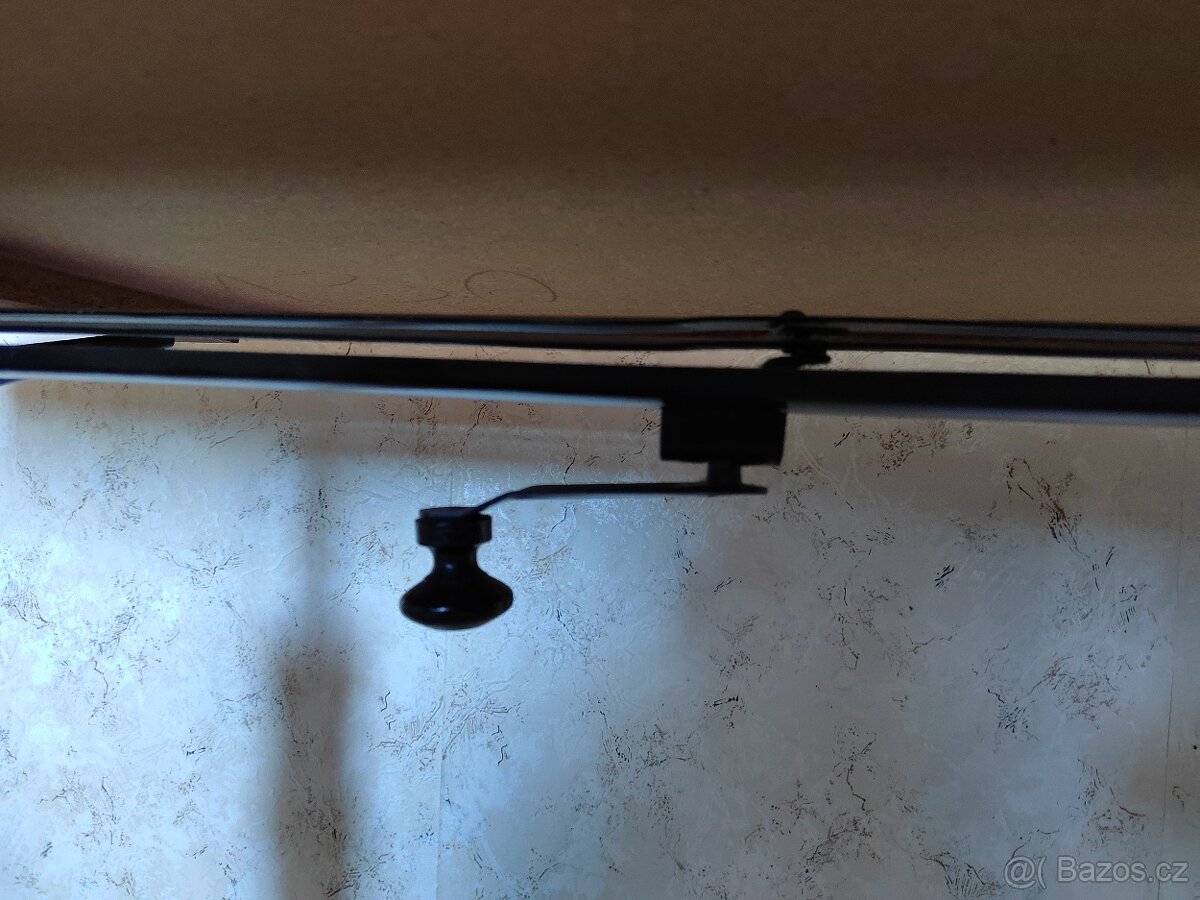 Starší konferenční stolek - 4