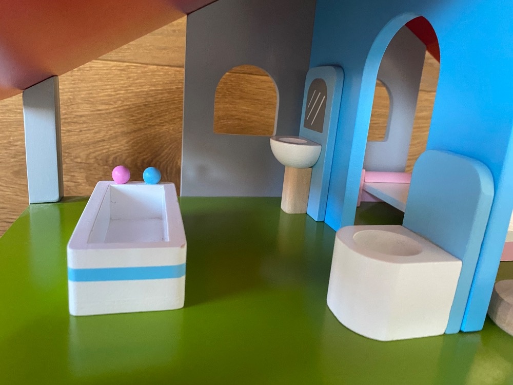 Dřevěný domeček pro panenky - 4