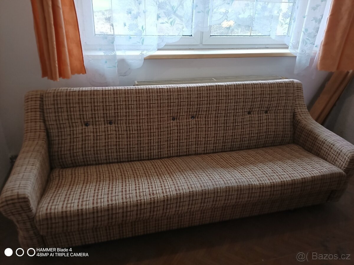 Rozkládací gauč a dvě křesla+ stoleček - 4