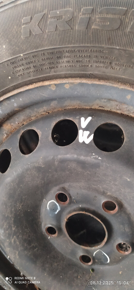 VW Passat - sada zimních kol 15" HUŽ JSOU FUČ. - 4