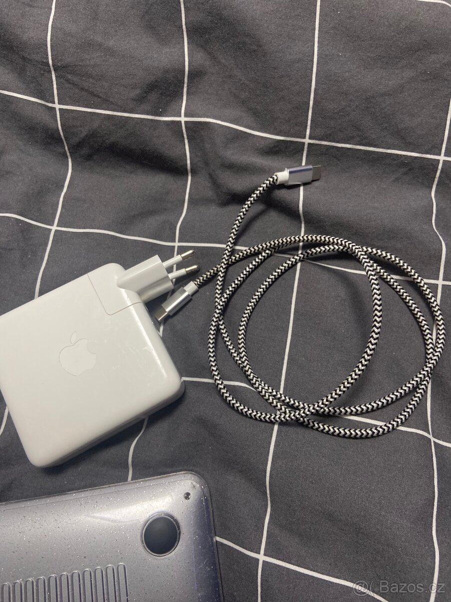 MacBook Air 13" 16GB RAM/256GB - 4