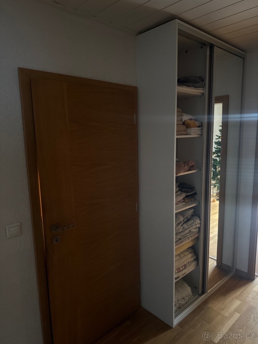 Vestavné šatní skříně - 4